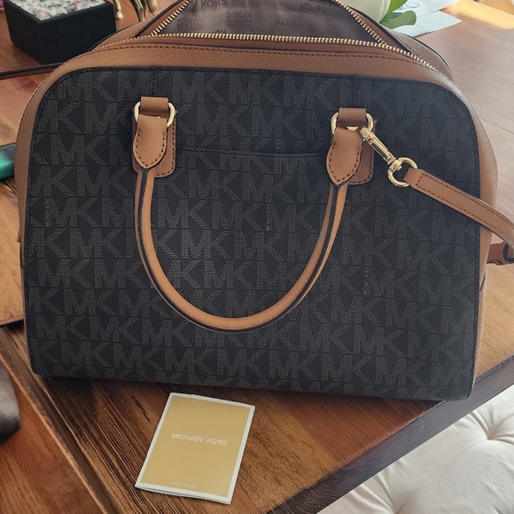 Michael Kors purse - Picture 4 of 4